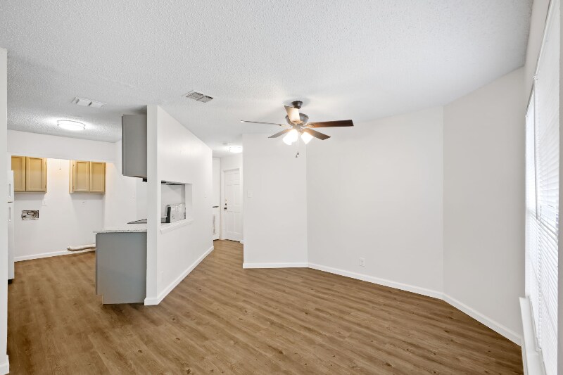 Building Photo - 7547 Oriental Trail
