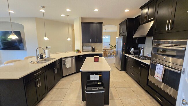 Building Photo - Beautiful 4 Bed / 3.5 Bath Home ~ Available April 1st + Incentive!