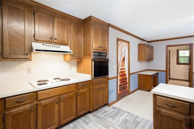 Building Photo - 179 Lakeside Dr NW
