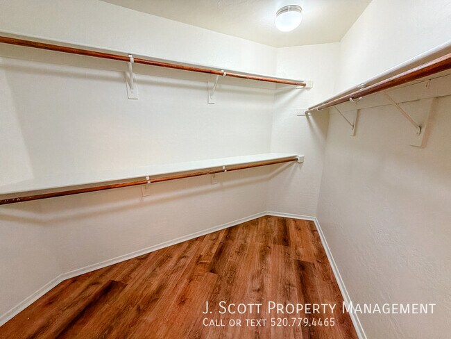 Building Photo - 279 W Desert Ave