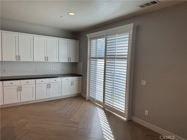 Building Photo - 501 Villa Way