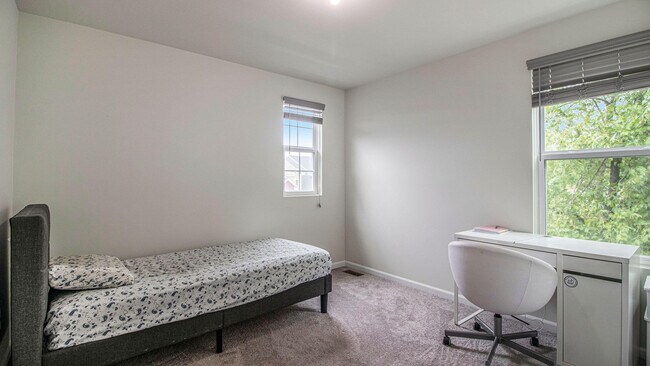 Building Photo - 28320 Verona Dr