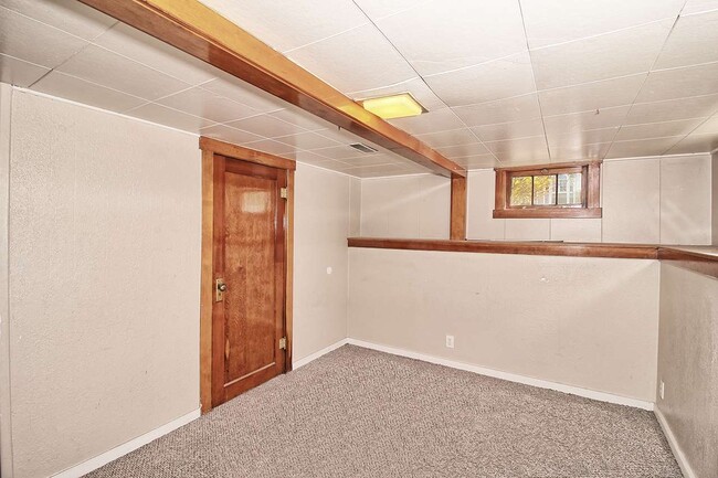 Building Photo - 825 N 7th St