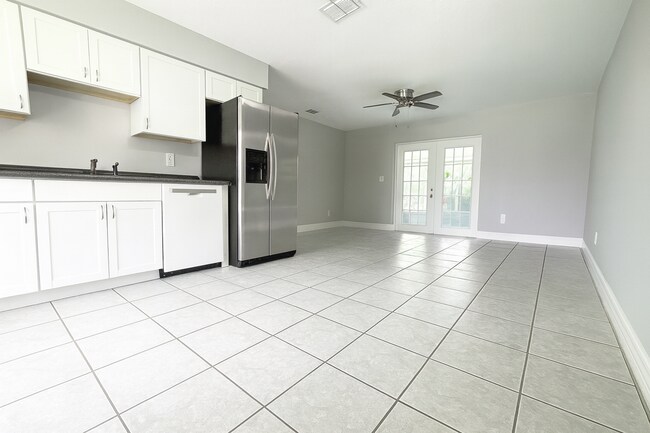 Building Photo - 5476/5478 Ave C