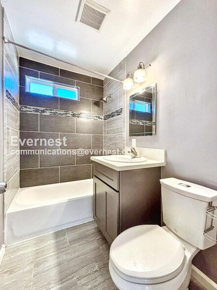 Building Photo - 2571 Judson St