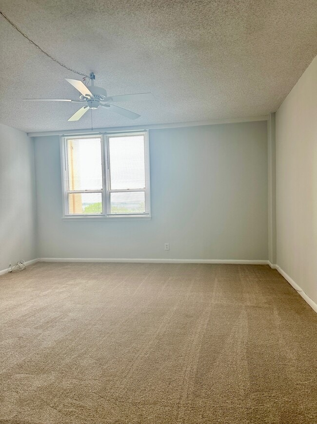 Building Photo - 2617 Cove Cay Dr