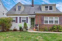 Building Photo - Spacious 1-Bedroom Apartment with Bonus Li...