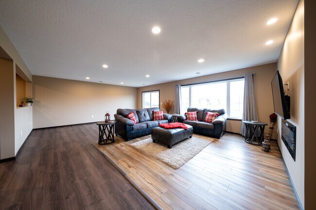 Building Photo - 280 Primrose Path