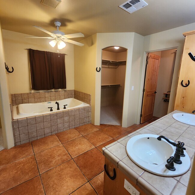 Building Photo - 35665 Caballero Dr