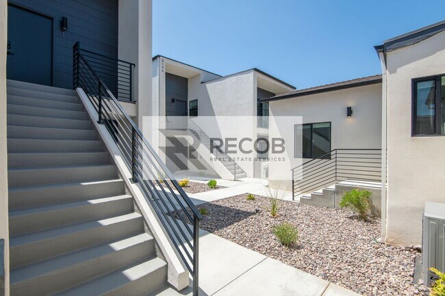 Building Photo - 5144 Manchester Rd