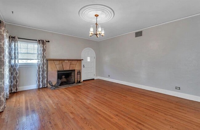 Building Photo - 316 18th Ave NE