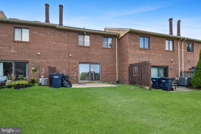 Building Photo - 107 Conway Ct