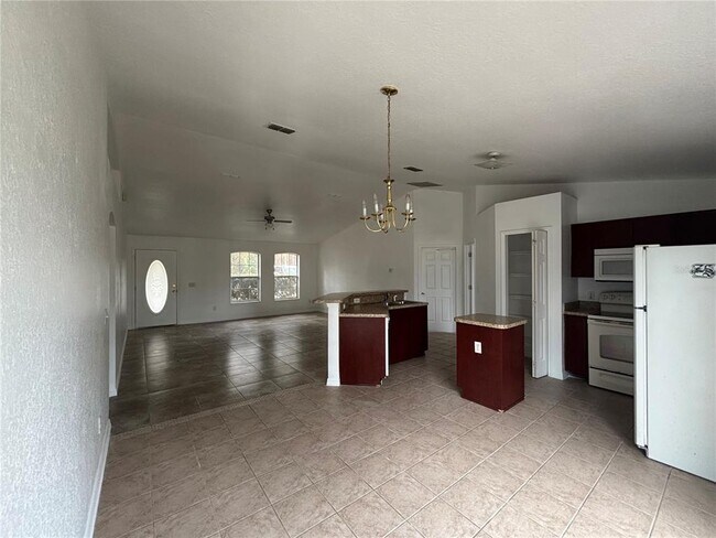 Building Photo - 1 Silver Way Ct