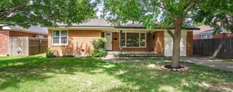 Primary Photo - 1112 Clyde St