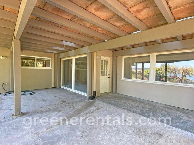 Building Photo - Cooper Point Daylight Basement ADU with Wa...