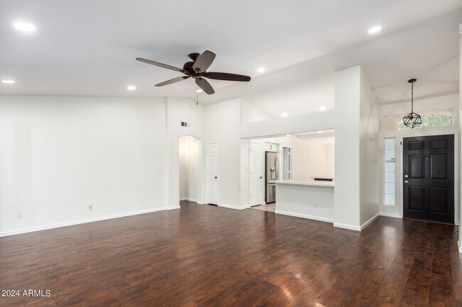 Building Photo - 831 N Swallow Ln