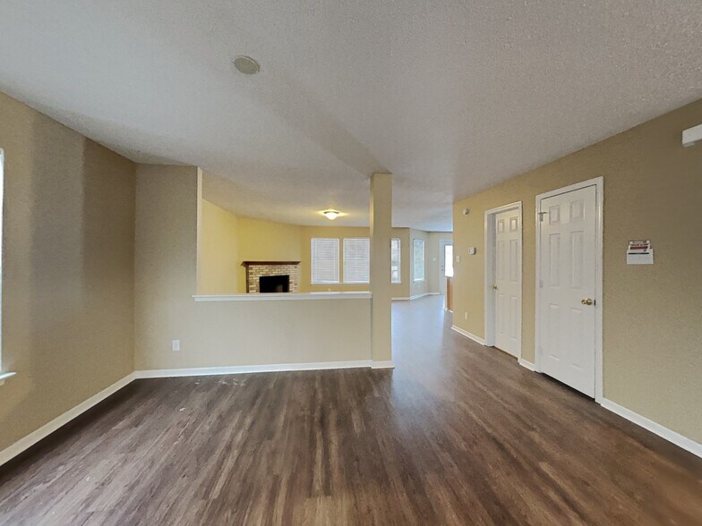 Building Photo - 10099 Weeping Cherry Dr