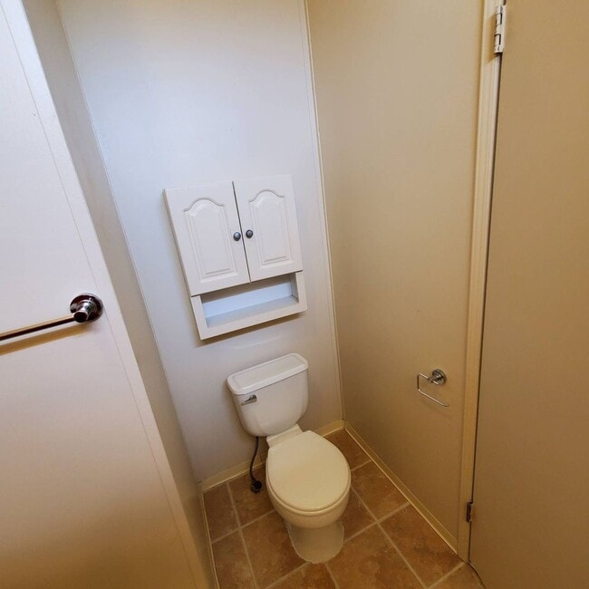 Building Photo - Pet Friendly 4 Bedroom  2 Bath w/ 2 Car Garage