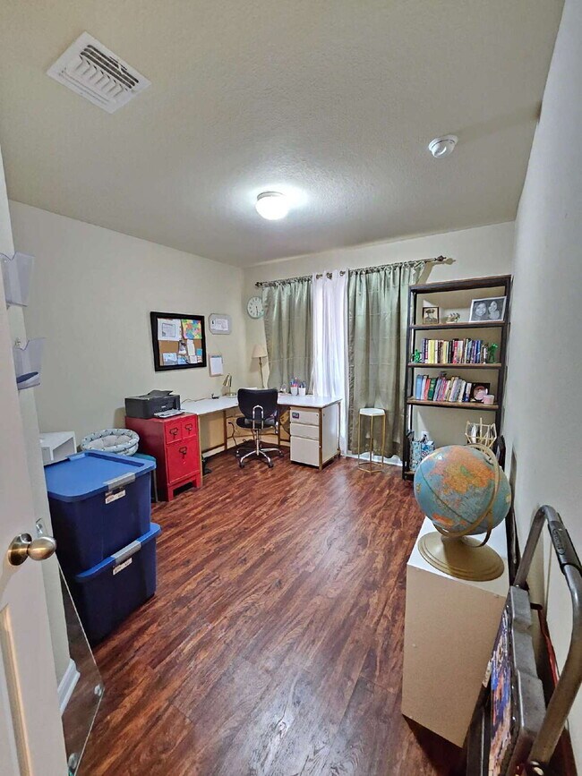 Building Photo - Charming 3-Bed Oasis in Lockhart with Styl...