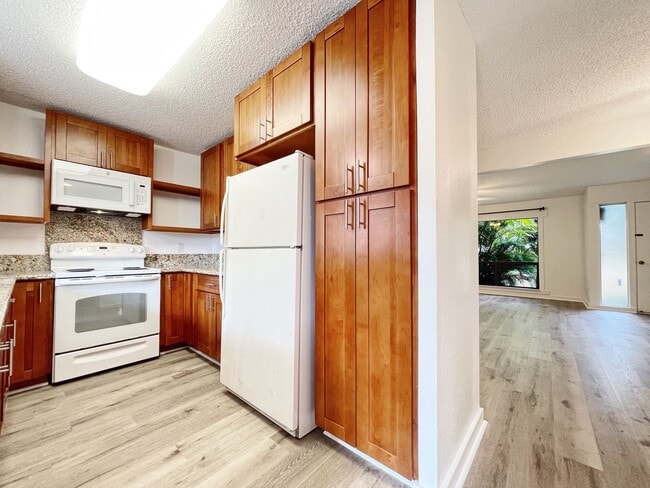 Primary Photo - Pet Friendly Kaneohe Townhouse with A/C