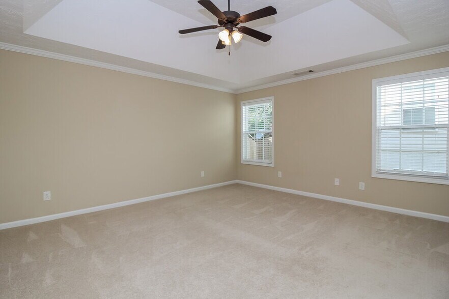 Building Photo - 111 Village Dr