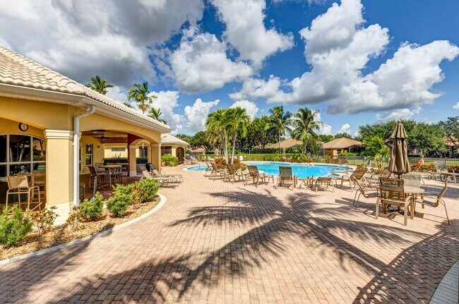 Building Photo - ** TUSCANY COVE ** 2 BED + DEN / 2 BATH / 2 CAR GARAGE - AMAZING LAKE VIEW! - ANNUAL RENTAL