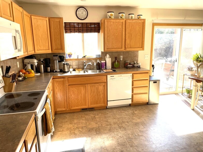 Building Photo - 1678 Rhyolite St