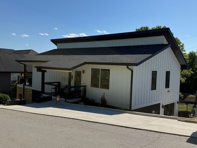 Building Photo - 1 Little Oak Rd