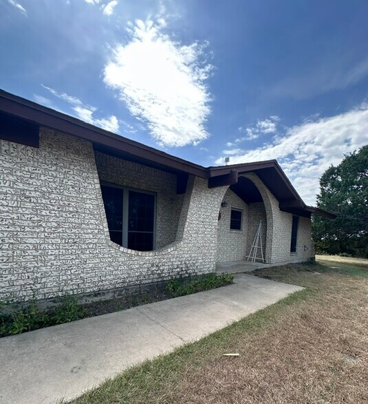 Building Photo - 194 Private Road 4660