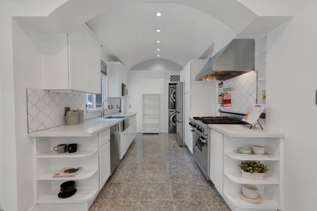 Building Photo - 19419 Oxnard St