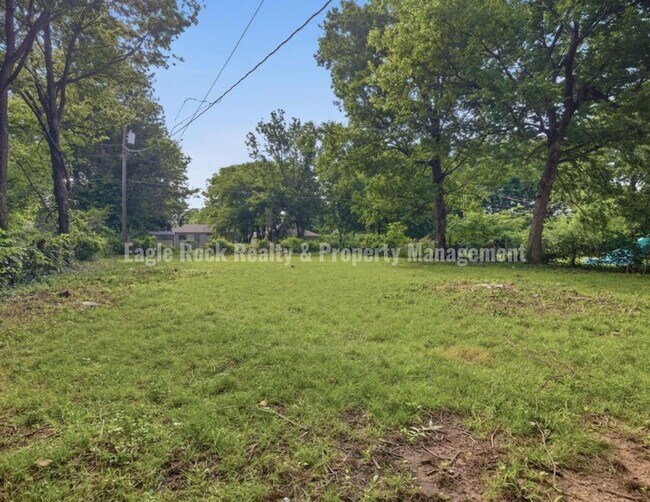 Building Photo - 4341 N Iroquois Ave