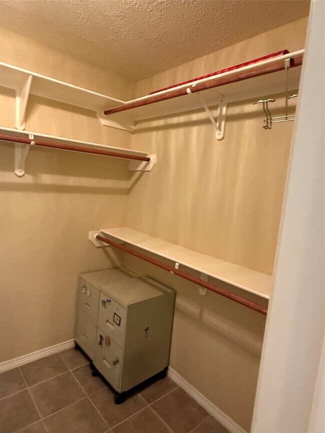 Building Photo - 10522 Torrey Pines Dr