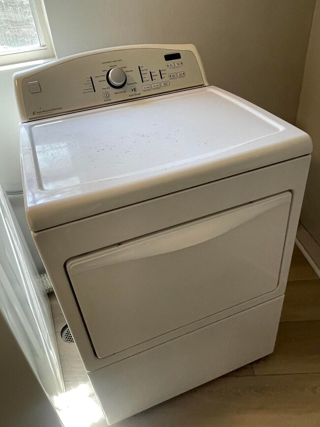 Building Photo - 133 3rd St