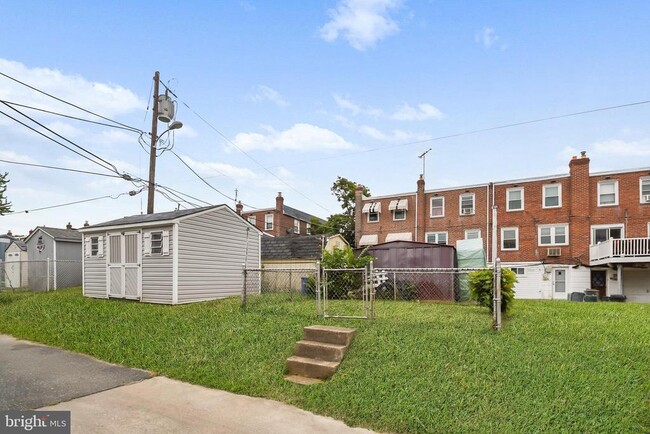 Building Photo - 1051 Oakwood Dr