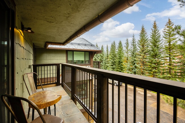 Building Photo - 650 S Monarch St