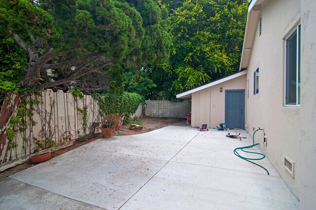 Building Photo - LIVE IN LA JOLLA!  LOVELY LA JOLLA HOME WI...