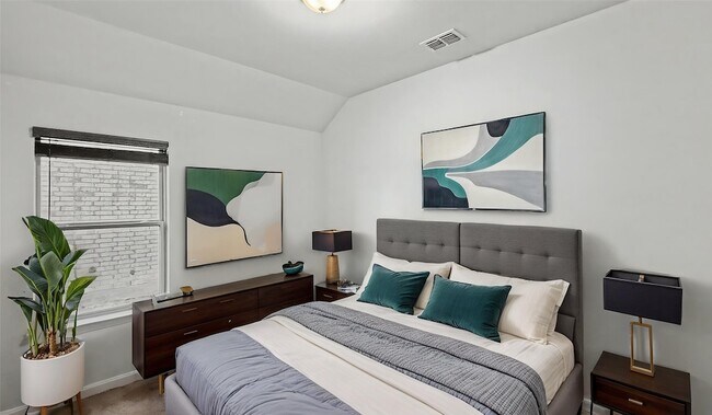 Building Photo - 16617 Hidden Cove Dr