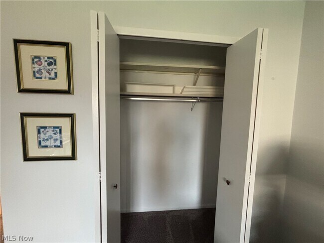 Building Photo - 2112 Acacia Park Dr