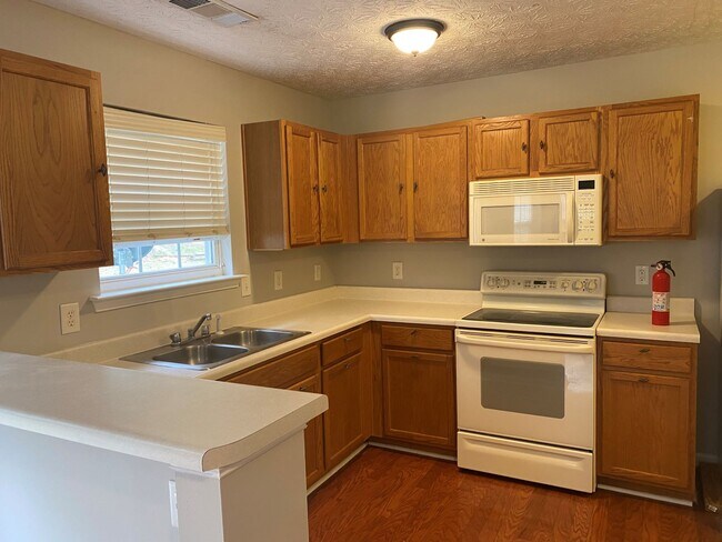 Building Photo - 219 Wild Flower Ln