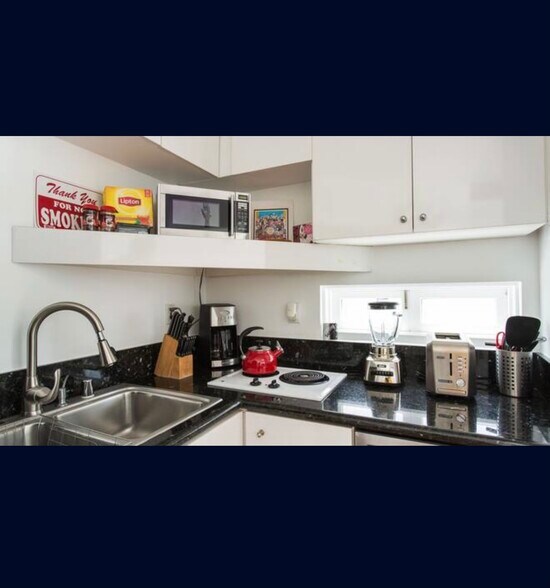 Building Photo - 8661 Clifton Way