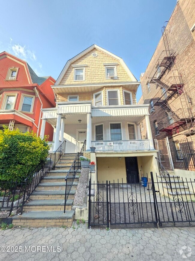 Building Photo - 122 Jewett Ave