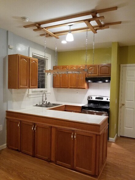 Building Photo - 829 N Salina St