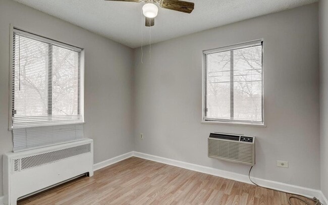 Building Photo - Affordable 2-Bedroom Apartment in Southwes...