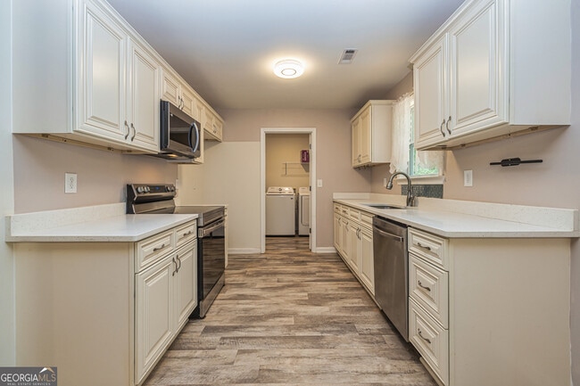 Building Photo - 759 Alvaton Rd