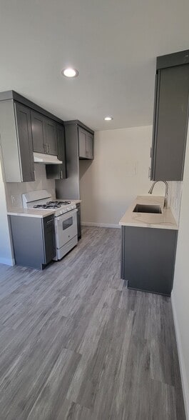 Building Photo - 14607 Gilmore St