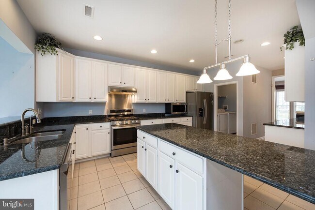 Building Photo - 311 Elmhurst Dr