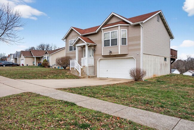 Building Photo - Charming 3 Bedroom with Garage!