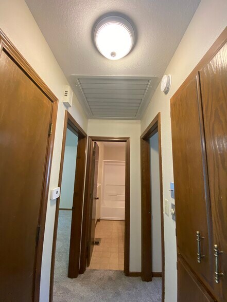 Building Photo - 733 SE Claremont St