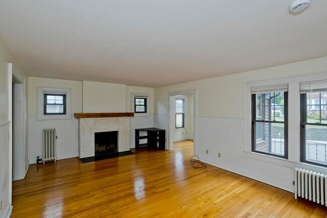 Building Photo - 57 Woods Ave
