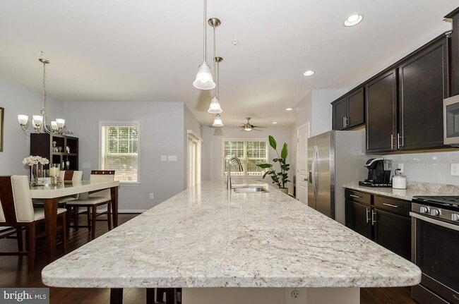 Building Photo - 7523 Holly Ridge Dr